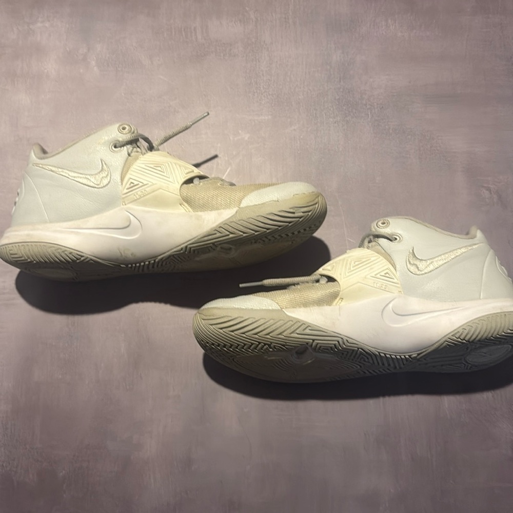 Kyrie Flytrap 3